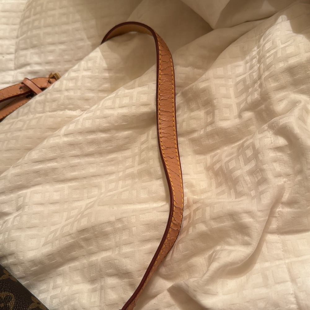 Louis Vuitton Brown Monogram Shoulder Bag faux - Picture 11 of 14